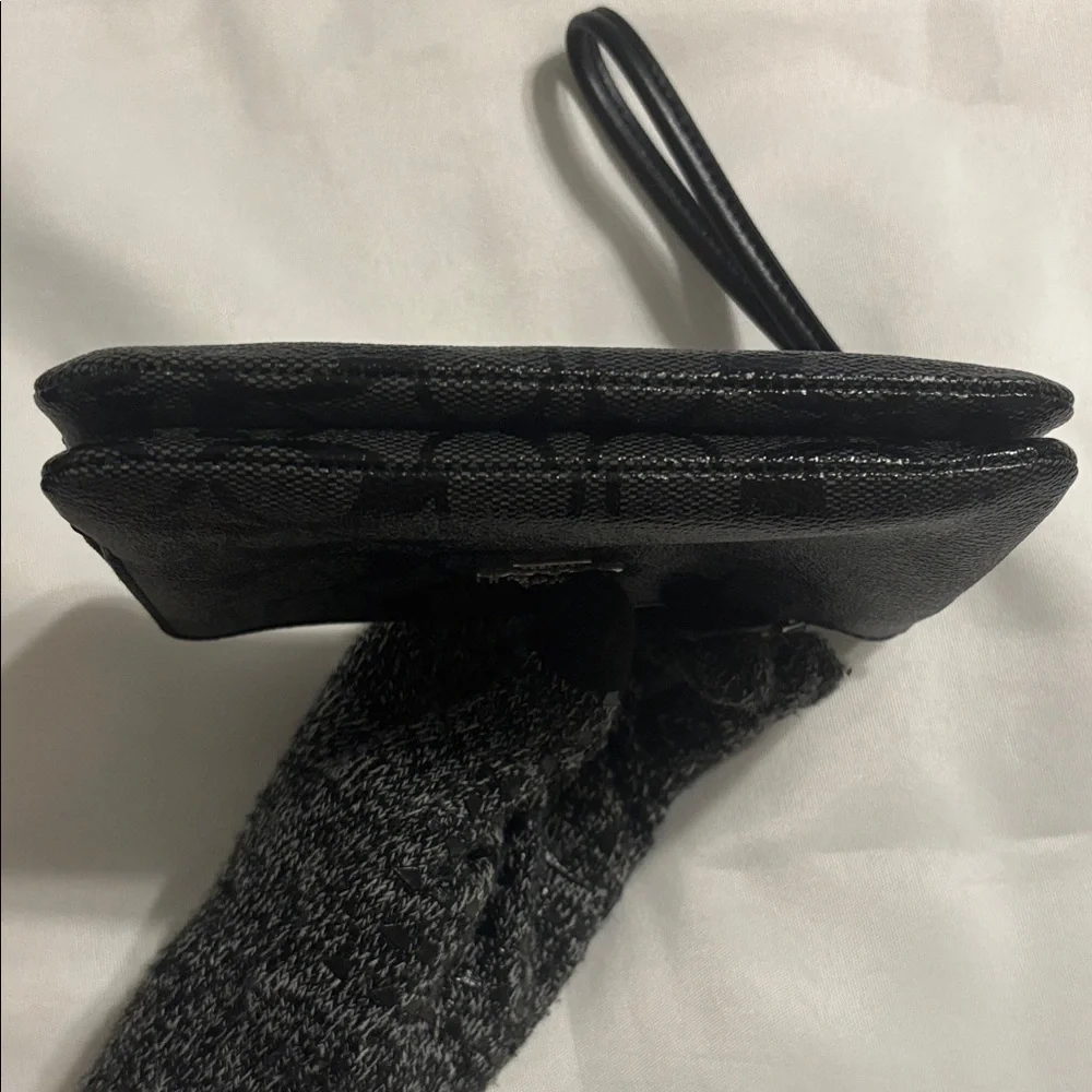 Coach Double Corner Zip Signature Wristlet Black EUC